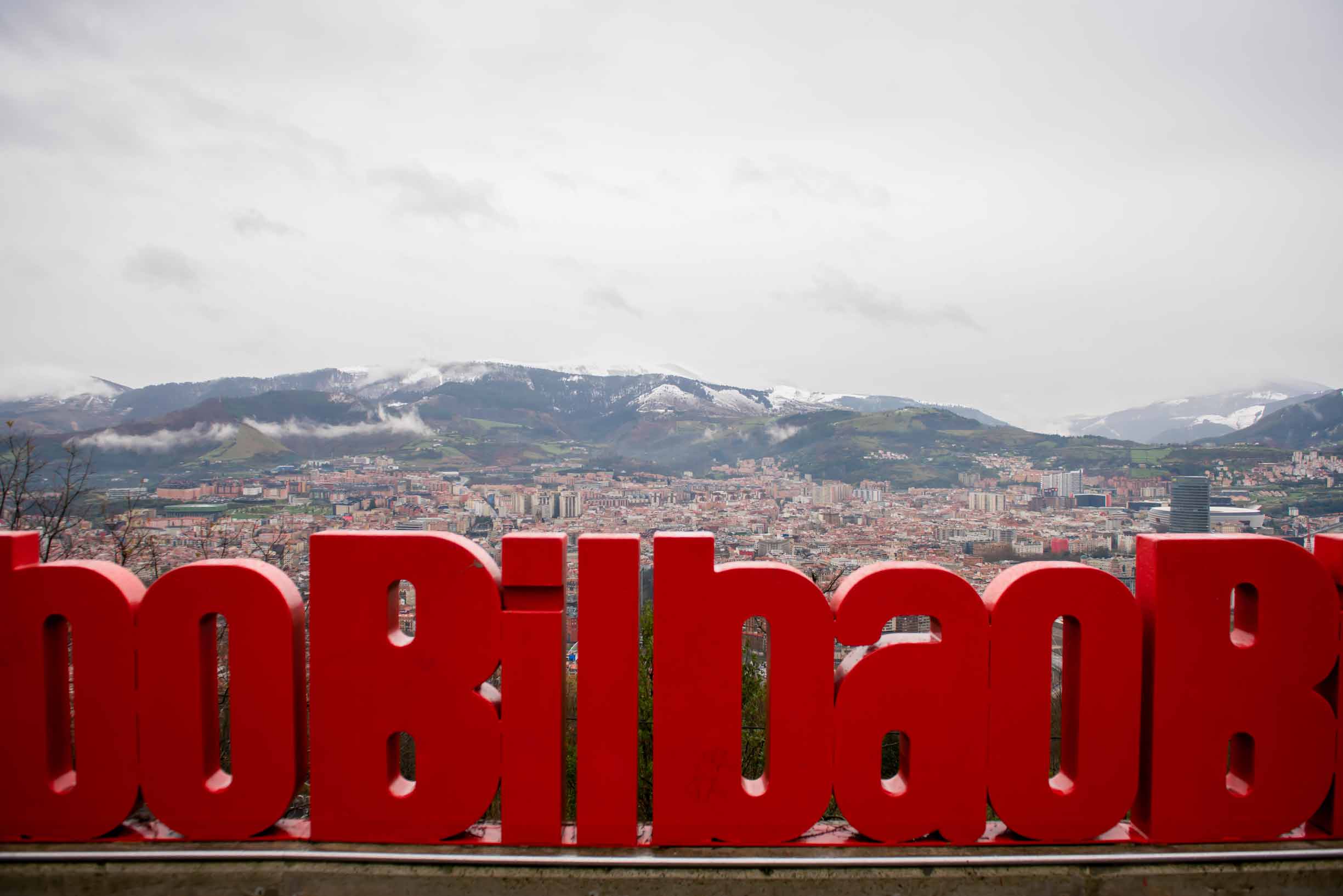 Restaurante asador con parking gratuito en Bilbao
